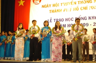 Học bổng 1&1 là một trong những hoạt động nổi bật của HKH TPHCM