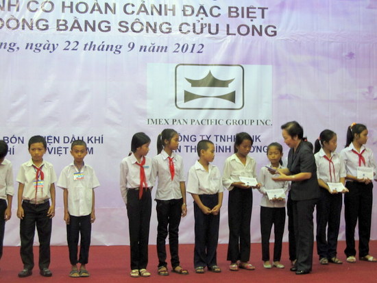 Gần 1500 suất học bổng cho học sinh nghèo Đồng bằng sông Cửu Long