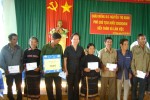 Phó Chủ tịch nước Nguyễn Thị Doan trao học bổng cho học sinh có hoàn cảnh đặc biệt khó khăn khu vực Tây Nguyên