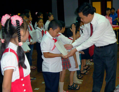 'Ba đỡ đầu' của Hội Khuyến học tỉnh Quảng Ninh