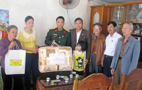 HKH Nam Định: Trao 20 suất quà khuyến học tặng con cán bộ chiến sỹ đang công tác ở đảo Trường Sa và con liệt sỹ Bộ đội Biên phòng
