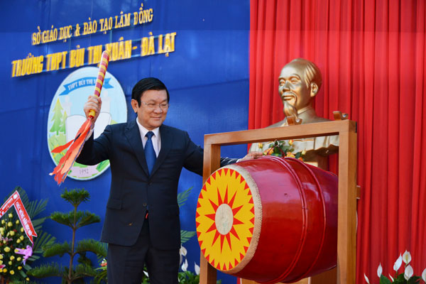Chủ tịch nước dự lễ khai giảng năm học mới tại Trường THPT Bùi Thị Xuân, Đà Lạt