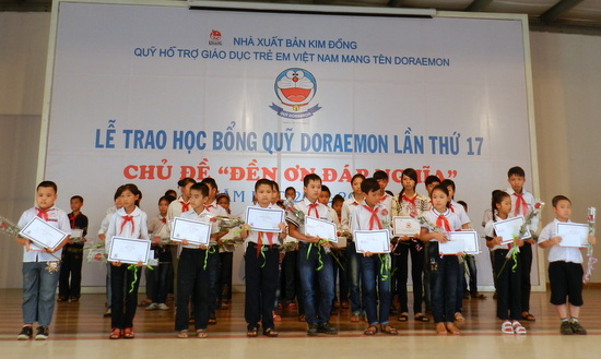 550 trẻ em được nhận 'Học bổng DORAEMON' trước thềm năm học mới
