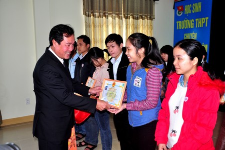 Quảng Nam trao 451 suất học bổng đến học sinh, sinh viên hiếu học