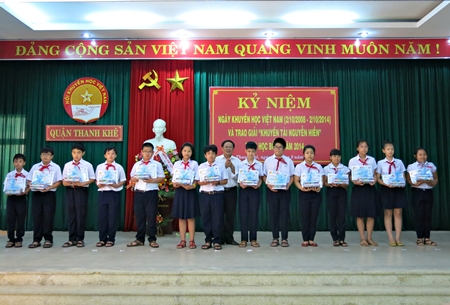 Đà Nẵng: Trao giải Khuyến tài Nguyễn Hiền và học bổng khuyến học 