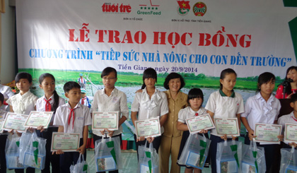 Tiền Giang: Hội Nông dân trao học bổng 'Tiếp sức nhà nông cho con đến trường'