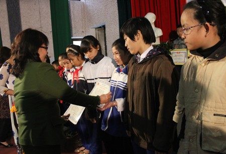 Quảng Trị: Trao gần 100 suất học bổng 'Vòng tay đồng đội' đến học sinh, sinh viên vượt khó