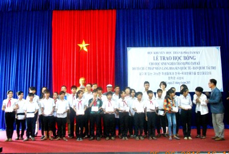Quảng Nam: Trao 120 suất học bổng đến học sinh nghèo, vượt khó
