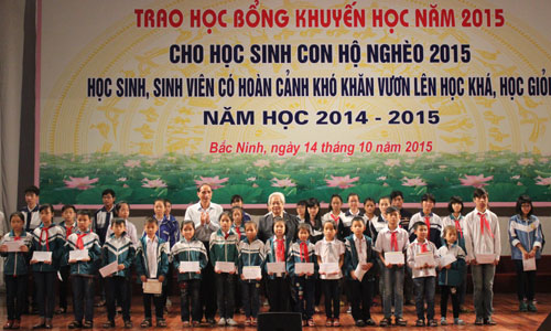 Bắc Ninh: HKH trao 485 suất học bổng cho con hộ nghèo, học sinh, sinh viên có hoàn cảnh khó khăn