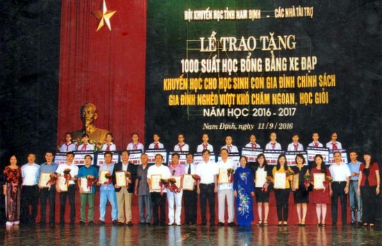 Nam Định: Trao 4 tỷ 60 triệu đồng học bổng và khen thưởng học sinh giỏi