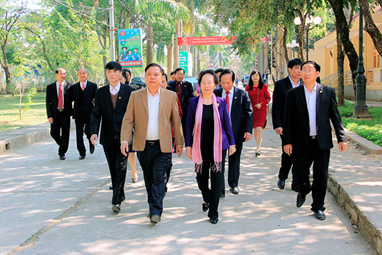 Chủ tịch Trung ương Hội KHVN Nguyễn Thị Doan thăm và làm việc với tỉnh Sơn La