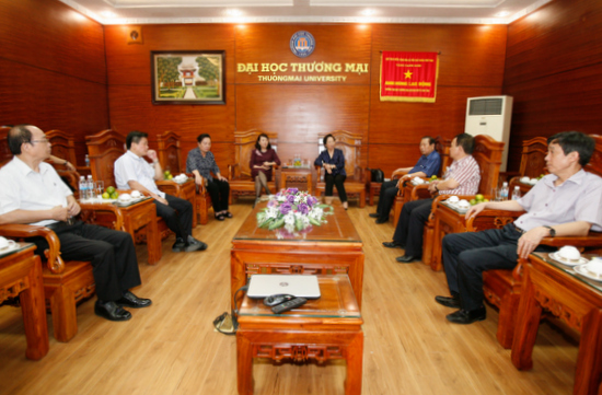 Chủ tịch Hội Khuyến học VN, Nguyễn Thị Doan thăm và làm việc với Ban Giám hiệu Trường Đại học Thương Mại
