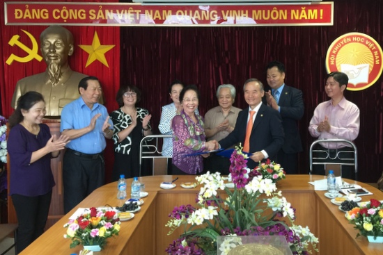GS-TS Nguyễn Thị Doan,Chủ tịch Hội Khuyến học Việt Nam tiếp Hiệp hội Kinh tế Hàn Quốc (KOAECA)