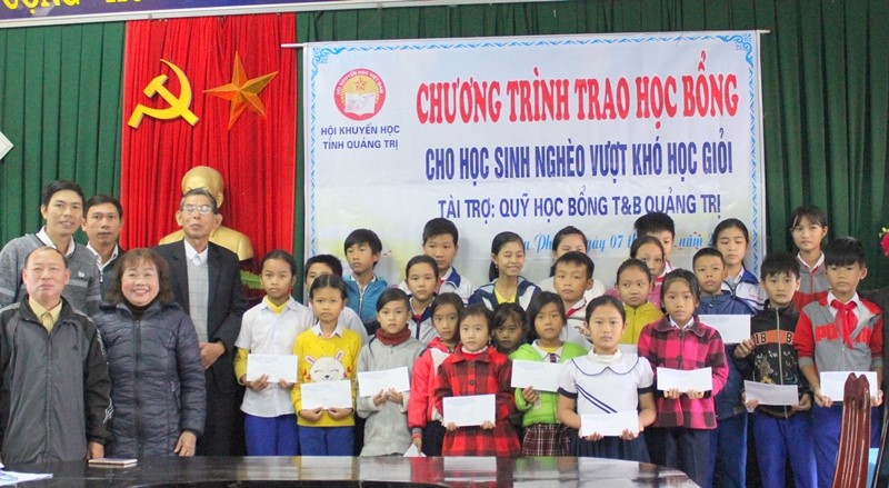 Quảng Trị: Trao 90 suất học bổng cho học sinh nghèo vượt khó học giỏi vùng thiên tai ở huyện Triệu Phong