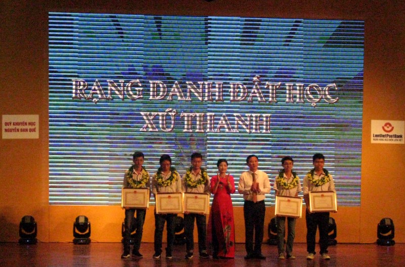 Thanh Hóa: Tổ chức Lễ tuyên dương học sinh và giáo viên đạt thành tích cao trong các kì thi quốc gia, quốc tế năm học 2017-2018