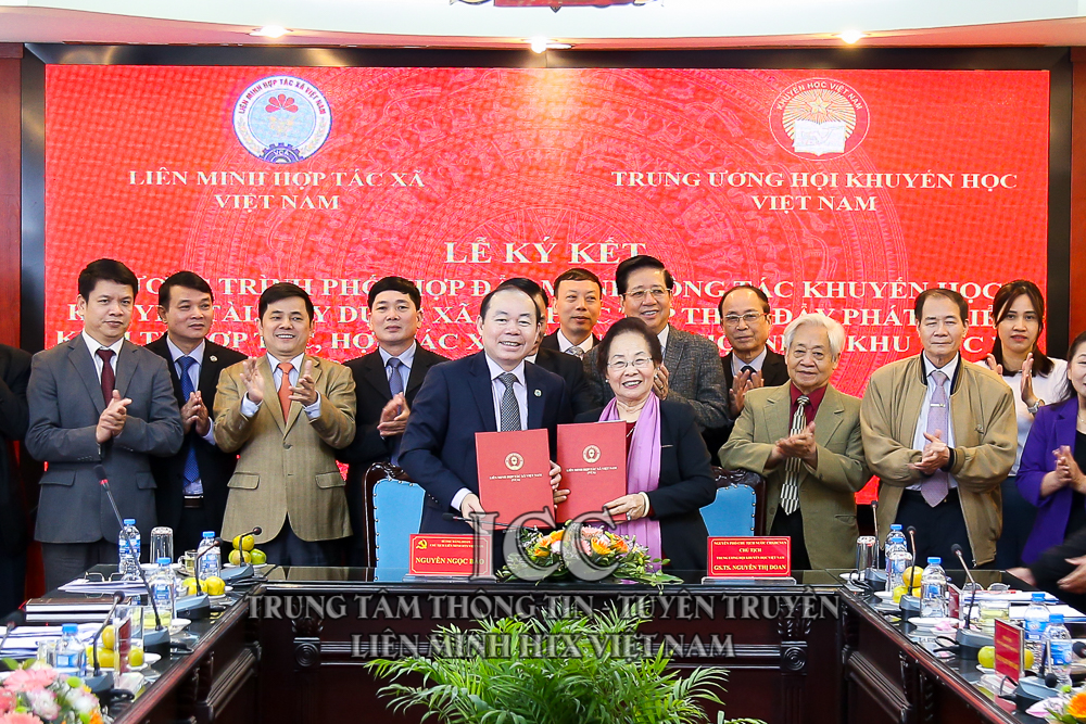 Liên minh HTX Việt Nam và Hội khuyến học Việt Nam ký kết chương trình phối hợp