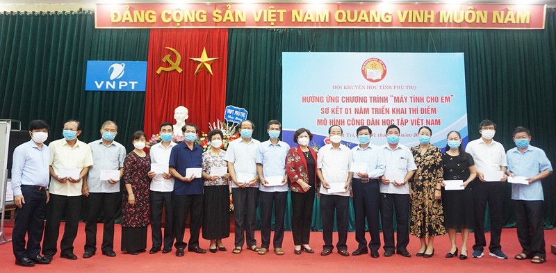 Phú Thọ: Hưởng ứng chương trình 'Máy tính cho em' và sơ kết 1 năm triển khai thí điểm mô hình 'Công dân học tập Việt Nam'