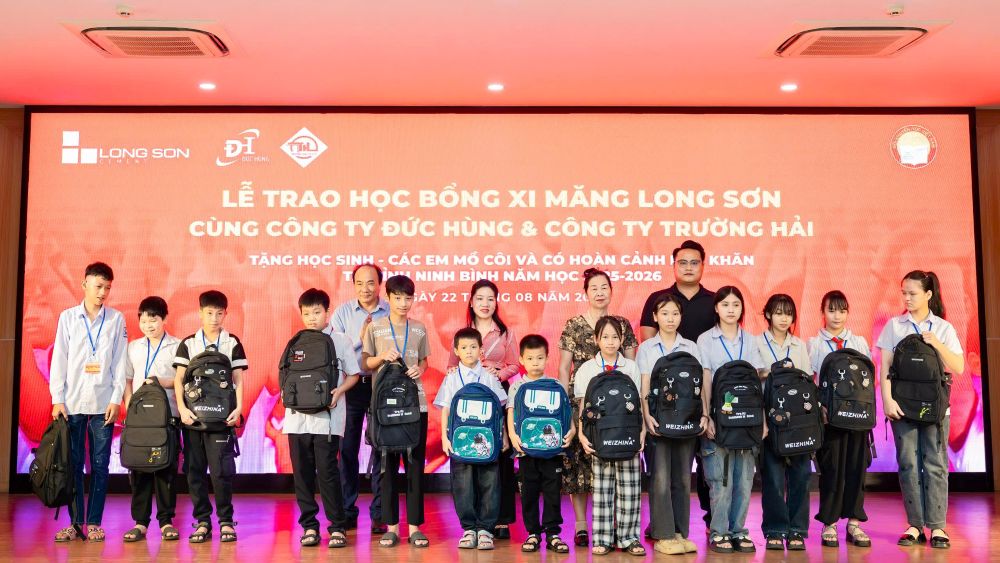 Ninh Bình: Hội Khuyến học phối hợp với các doanh nghiệp trao học bổng cho học sinh nghèo của tỉnh