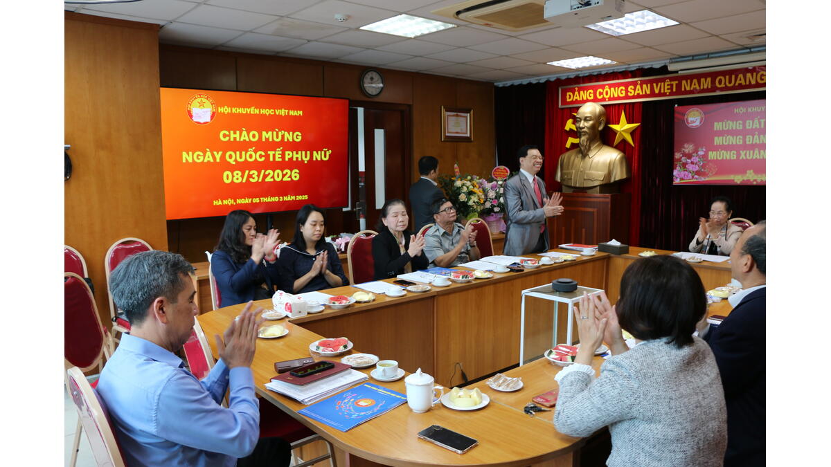 Đ/c Lê Mạnh Hùng, Phó Chủ tịch kiêm Tổng Thư ký gửi lời chúc tốt đẹp nhất đến toàn thể các chị em phụ nữ