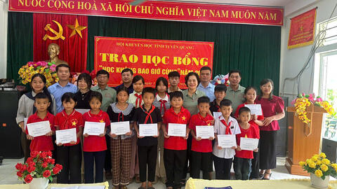 Tuyên Quang: Hội Khuyến học tháo gỡ khó khăn, đẩy nhanh công tác kiện toàn tổ chức và trao học bổng “Học Không bao giờ cùng” tại 3 xã