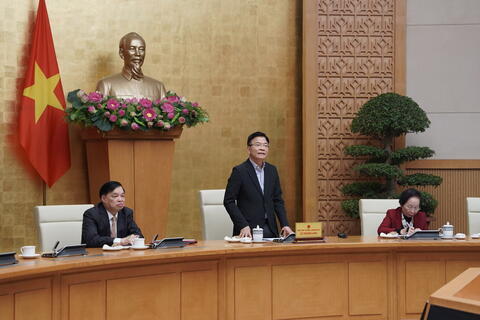 Phó Thủ tướng Chính phủ Lê Thành Long làm việc với Ban Thường vụ Hội Khuyến học Việt Nam