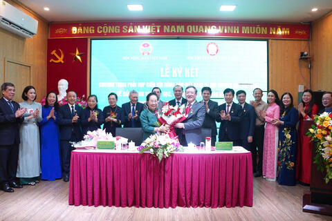 Hội Khuyến học Việt Nam và Hội Nông dân Việt Nam ký kết chương trình phối hợp
