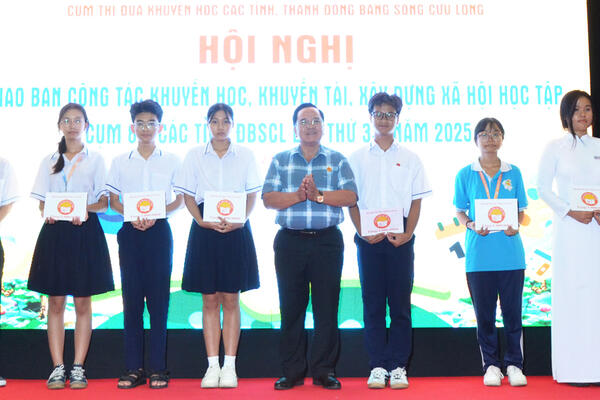 Cụm 8 giao ban công tác khuyến học, khuyến tài, xây dựng xã hội học tập năm 2025