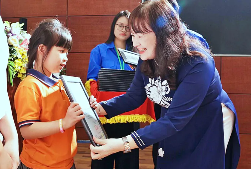 "Khát vọng cống hiến" thắp sáng tinh thần "Học không bao giờ cùng" của khuyến học Thủ đô