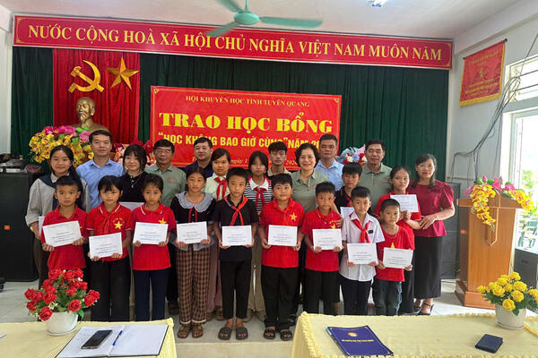 Tuyên Quang: Hội Khuyến học tháo gỡ khó khăn, đẩy nhanh công tác kiện toàn tổ chức và trao học bổng “Học Không bao giờ cùng” tại 3 xã