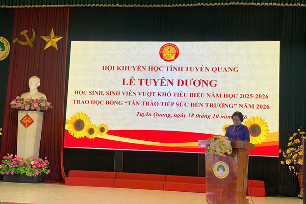 Tuyên Quang: Hội Khuyến học tỉnh tuyên dương, trao học bổng Tân Trào tiếp sức đến trường cho học sinh, sinh viên vượt khó