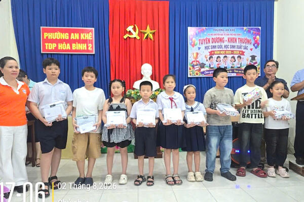 Cảm xúc Tháng Tám