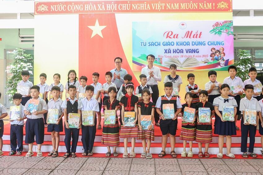 Tủ sách giáo khoa dùng chung - "cứu cánh" cho học sinh tại Hòa Vang (Đà Nẵng)