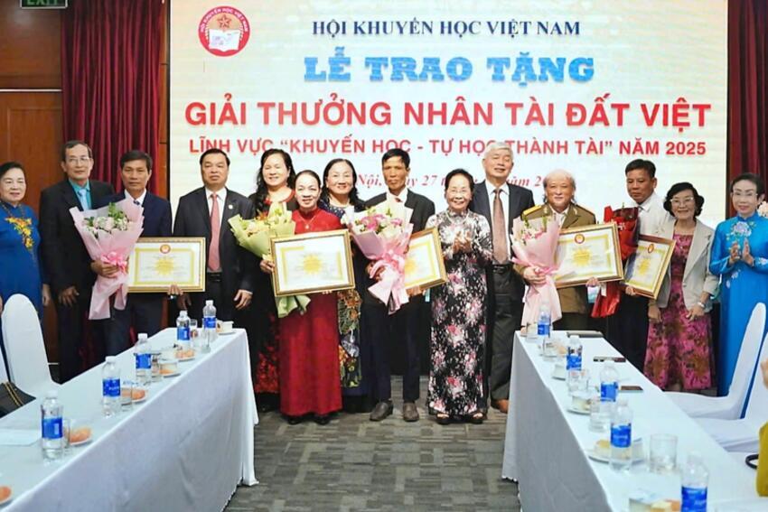 Tôn vinh chủ nhân Giải thưởng Nhân tài Đất Việt 2025 lĩnh vực "Khuyến học - Tự học thành tài"