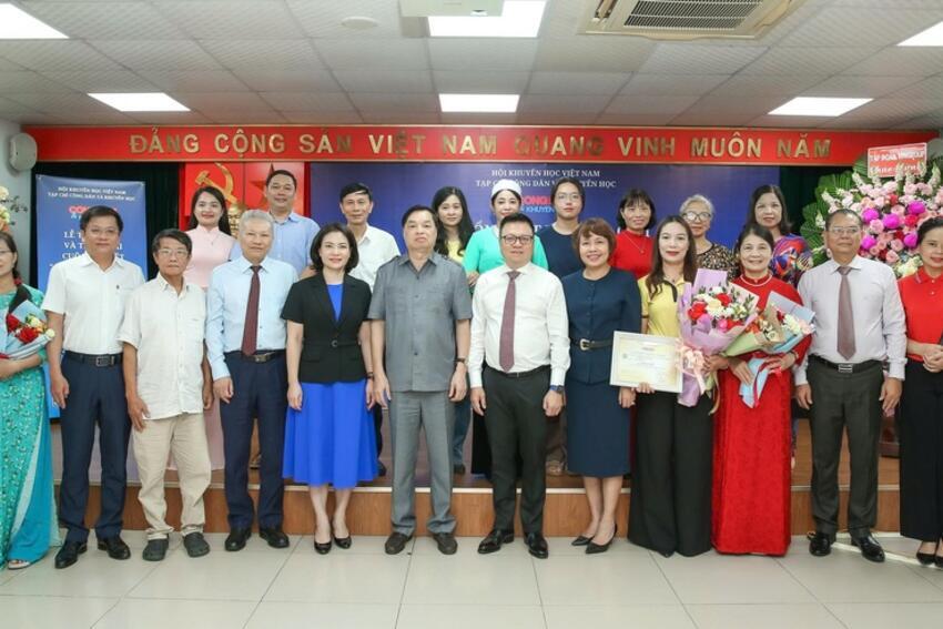 Tạp chí Công dân và Khuyến học vinh danh 16 tác phẩm xuất sắc đạt giải Cuộc thi viết