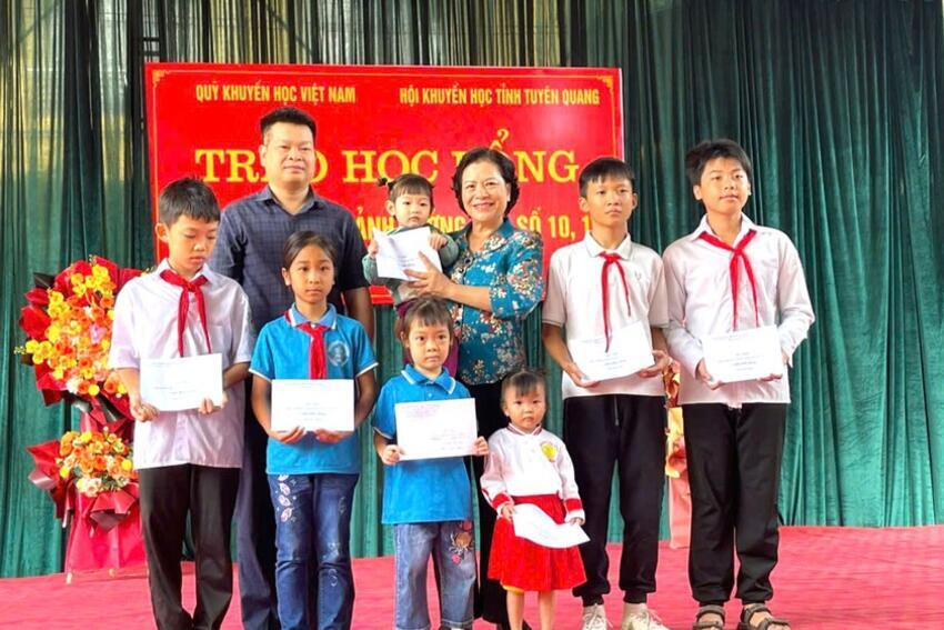 Tiếp tục hành trình hỗ trợ học sinh và trường học vùng lũ Tuyên Quang