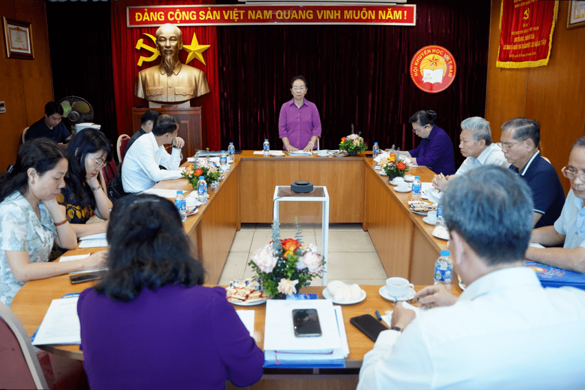 Hội đồng xét chọn Giải thưởng “Nhân tài Đất Việt” 2025 bỏ phiếu chọn công trình tiêu biểu trao giải