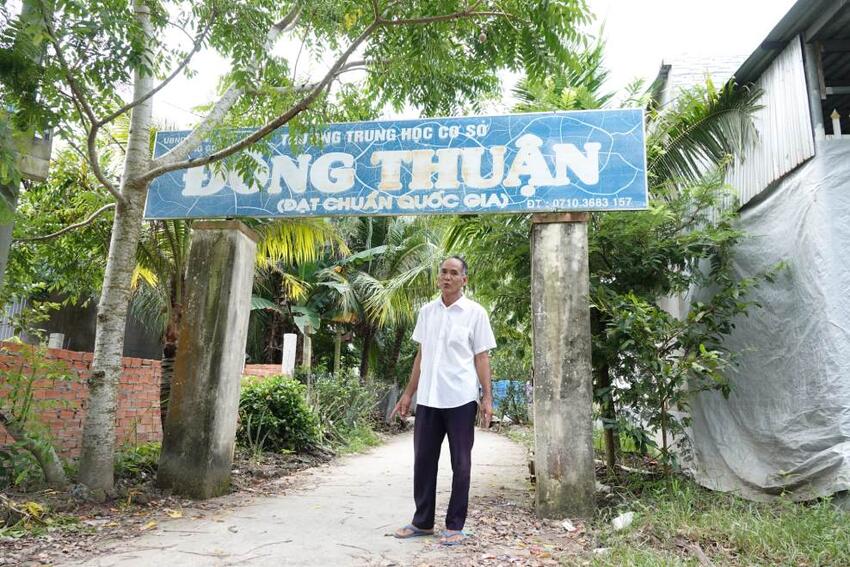 40 năm đưa học sinh qua sông không một đồng công