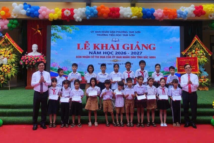 Bắc Ninh: Hội Khuyến học tỉnh trao 100 suất quà cho học sinh có hoàn cảnh khó khăn nhân dịp khai giảng năm học 2026 – 2027
