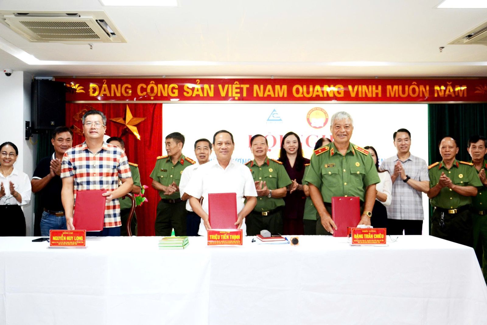 Hội Khuyến học tỉnh Lào Cai ký kết chương trình phối hợp với Hiệp hội Doanh nghiệp tỉnh và Hội cựu Công an Nhân dân tỉnh