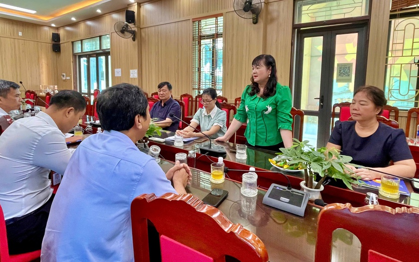 Chương trình trao quà hỗ trợ các trường học bị ảnh hưởng bởi lũ lụt - Ảnh 1.