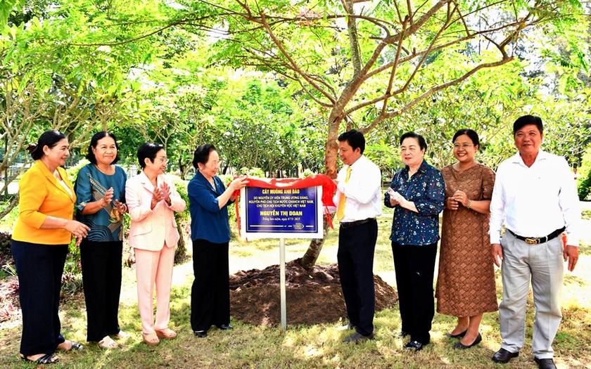 GS.TS Nguyễn Thị Doan, Chủ tịch Hội Khuyến học Việt Nam làm việc với Trường Đại học Trà Vinh - Ảnh 5.