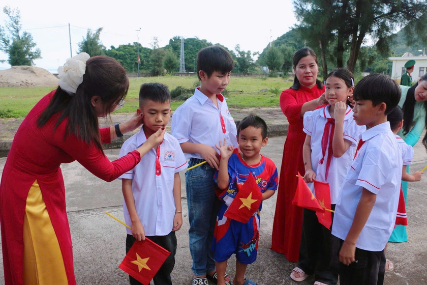 Quảng Ninh: Chung tay, tiếp sức cho giáo dục vùng khó - Ảnh 6.