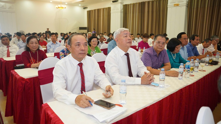 233 tấm gương hiếu học tiêu biểu được vinh danh và nhận học bổng 