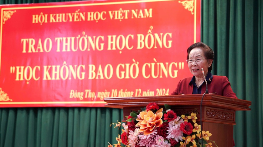 Hội Khuyến học Việt Nam: Khảo sát Trung tâm học tập cộng đồng và trao học bổng 