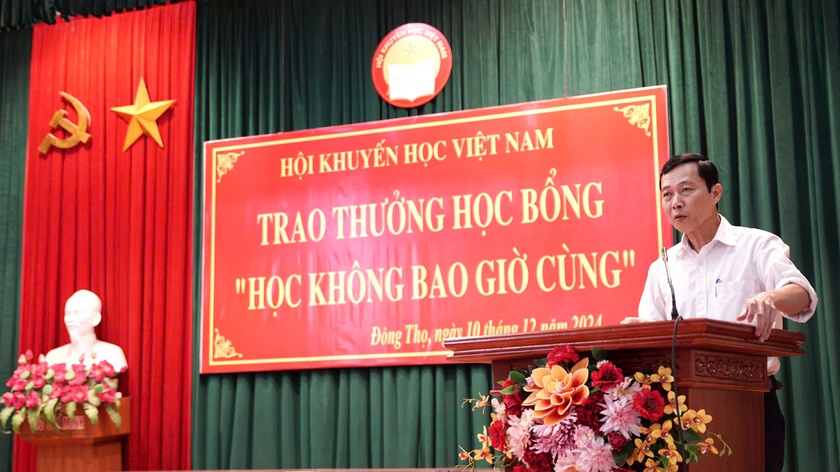 Hội Khuyến học Việt Nam: Khảo sát Trung tâm học tập cộng đồng và trao học bổng 