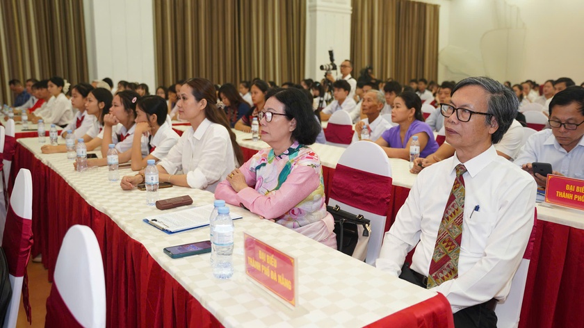 233 tấm gương hiếu học tiêu biểu được vinh danh và nhận học bổng 