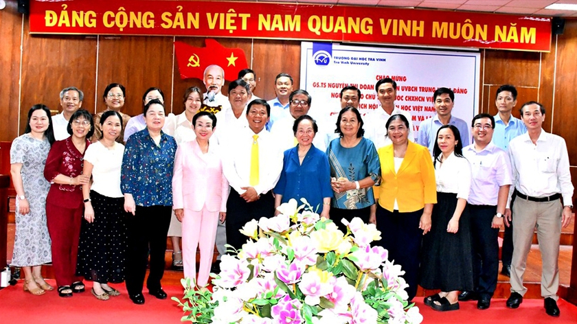 GS.TS Nguyễn Thị Doan, Chủ tịch Hội Khuyến học Việt Nam làm việc với Trường Đại học Trà Vinh - Ảnh 4.