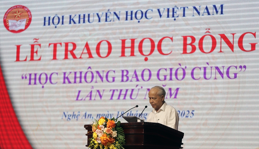 233 tấm gương hiếu học tiêu biểu được vinh danh và nhận học bổng 