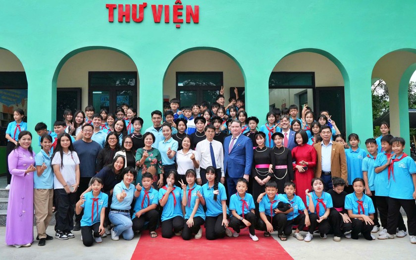 Hội Khuyến học Tuyên Quang hỗ trợ sách, thiết bị cho Thư viện Trường trung học cơ sở Tân Trào - Ảnh 6.