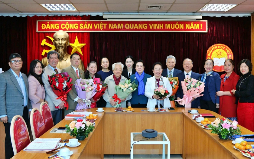 Trung ương Hội Khuyến học Việt Nam chúc mừng các nhà giáo nhân Ngày Nhà giáo Việt Nam - Ảnh 2.
